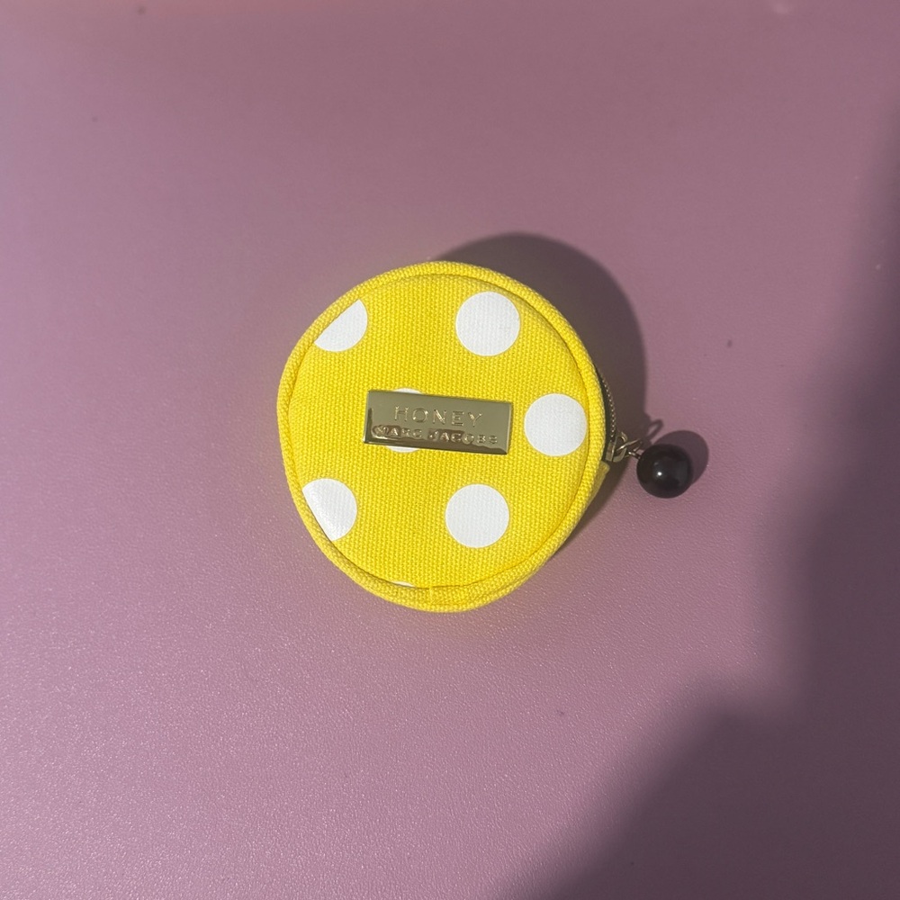 Marc Jacob’s “HONEY” Coin Purse - Picture 1 of 7